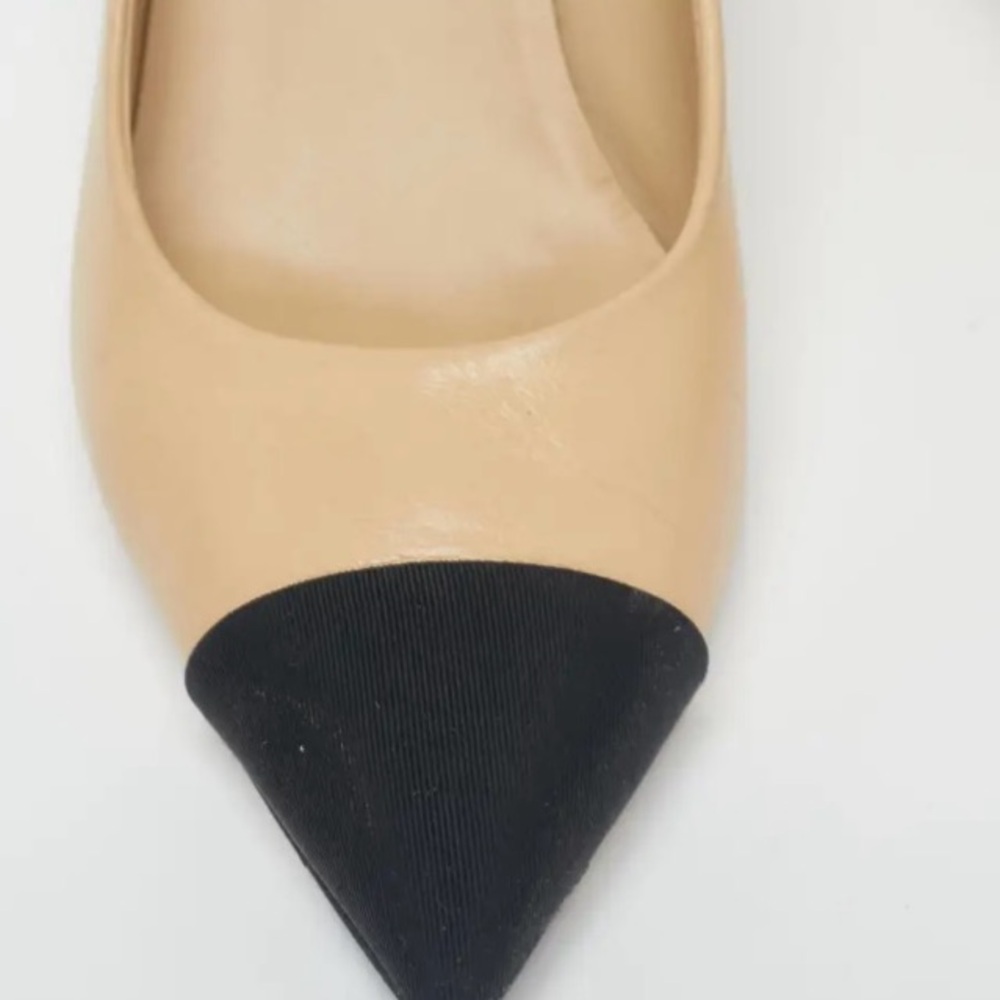 Chanel Black/Beige Leather and Grosgrain 2.5 inch Pumps.Size 38.5. $600 - Picture 2 of 7